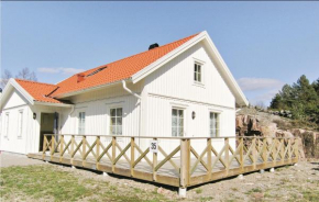 Four-Bedroom Holiday Home in Fjallbacka Fjällbacka